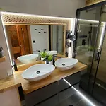 Luxury Apartment *